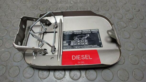 Foto: TANKKLAPPE / TANKDECKEL eines Mercedes-Benz A 180 CDI