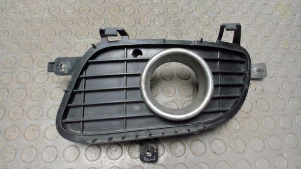 Foto: BLENDE NEBELSCHEINWERFER LINKS eines Mercedes-Benz A 180 CDI
