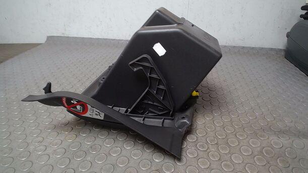Foto: HANDSCHUHFACH eines Opel Corsa 1.2 16V