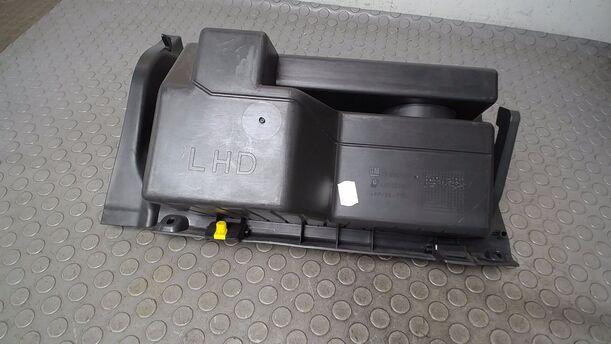 Foto: HANDSCHUHFACH eines Opel Corsa 1.2 16V