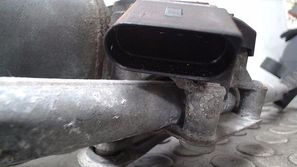 Foto: SCHEIBENWISCHERMOTOR VORN eines Opel Corsa 1.2 16V