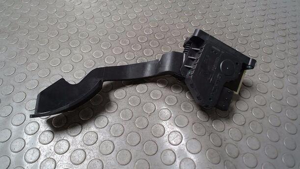 Foto: GASPEDAL eines Opel Corsa 1.2 16V