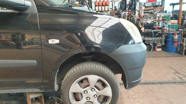 Foto: KOTFLÜGEL RECHTS eines Kia Picanto 1.1