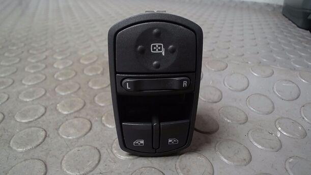 Foto: FENSTERHEBERSCHALTER eines Opel Corsa 1.2 16V