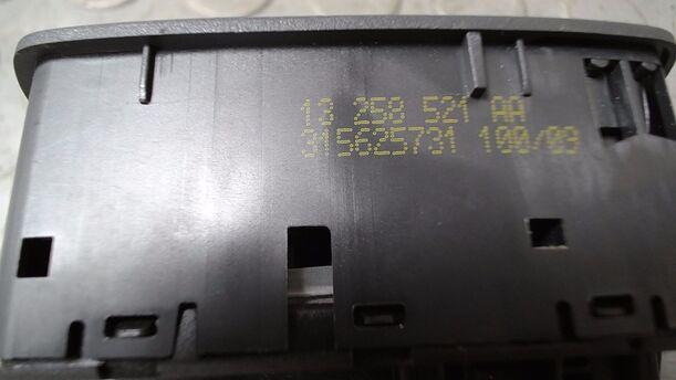 Foto: FENSTERHEBERSCHALTER eines Opel Corsa 1.2 16V
