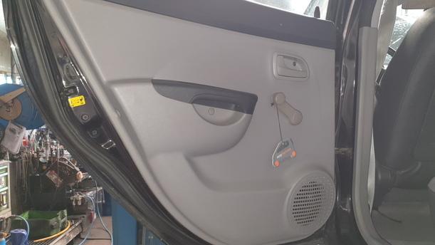 Foto: TÜR HINTEN LINKS eines Kia Picanto 1.1