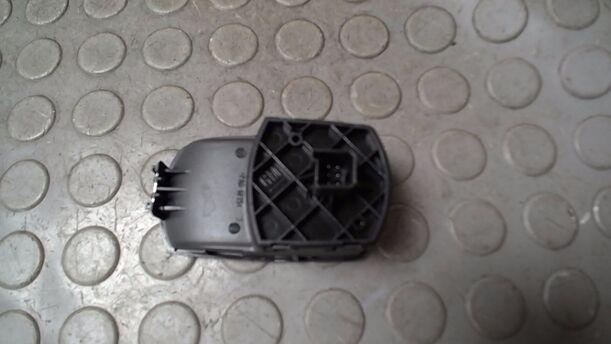 Foto: FENSTERHEBERSCHALTER eines Opel Corsa 1.2 16V