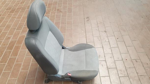 Foto: SITZ VORNE LINKS / FAHRERSITZ  (4/5-TÜRER) eines Kia Picanto 1.1