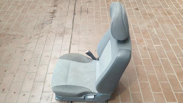 Foto: SITZ VORNE LINKS / FAHRERSITZ  (4/5-TÜRER) eines Kia Picanto 1.1