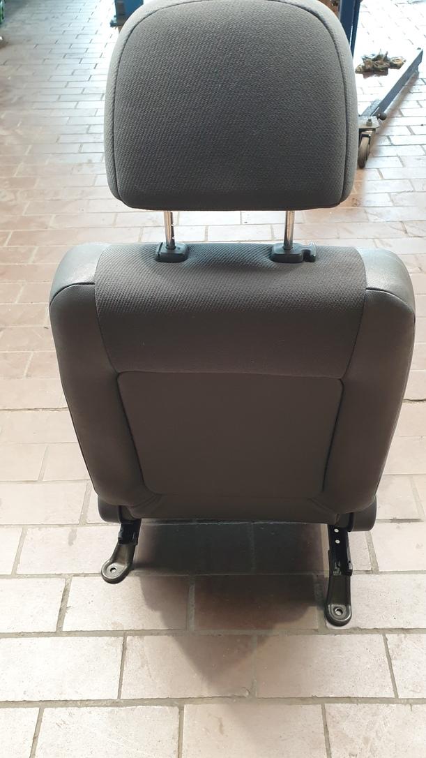Foto: SITZ VORNE LINKS / FAHRERSITZ  (4/5-TÜRER) eines Kia Picanto 1.1