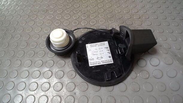 Foto: TANKKLAPPE/ TANKDECKEL eines Opel Corsa 1.2 16V