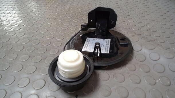 Foto: TANKKLAPPE/ TANKDECKEL eines Opel Corsa 1.2 16V