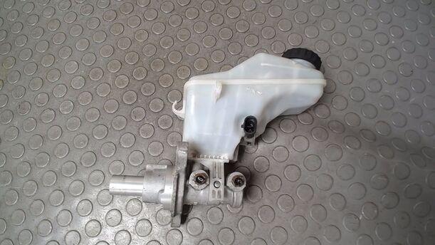 Foto: HAUPTBREMSZYLINDER eines Opel Corsa 1.2 16V