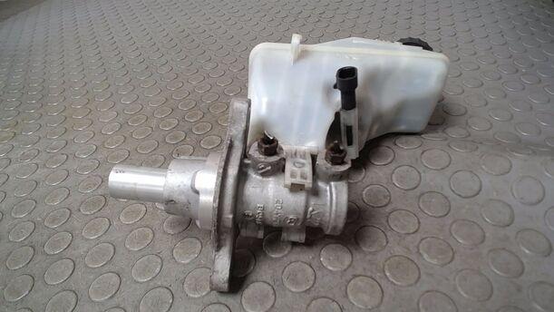 Foto: HAUPTBREMSZYLINDER eines Opel Corsa 1.2 16V