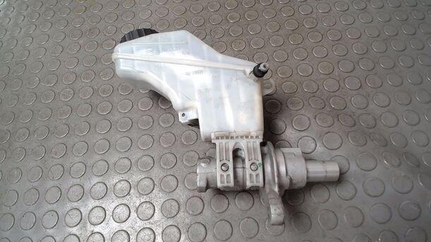 Foto: HAUPTBREMSZYLINDER eines Opel Corsa 1.2 16V