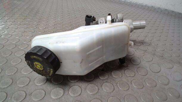 Foto: HAUPTBREMSZYLINDER eines Opel Corsa 1.2 16V