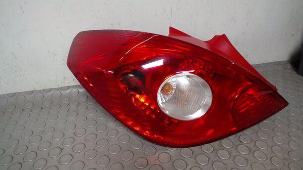 Foto: HECKLEUCHTE/ RÜCKLEUCHTE LINKS ( 2/3 TÜRER ) eines Opel Corsa 1.2 16V
