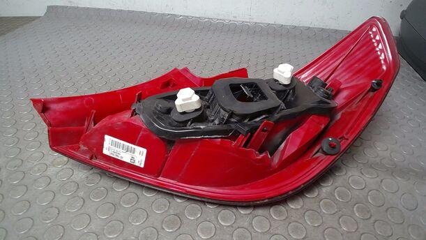 Foto: HECKLEUCHTE/ RÜCKLEUCHTE LINKS ( 2/3 TÜRER ) eines Opel Corsa 1.2 16V