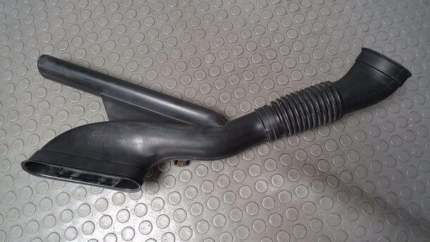 Foto: LUFTANSAUGSTÜCK/ RESONATOR eines Opel Corsa 1.2 16V