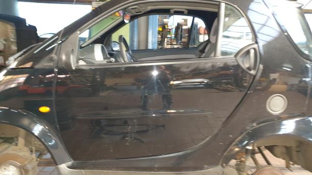 Foto: TÜR LINKS eines Smart smart cdi