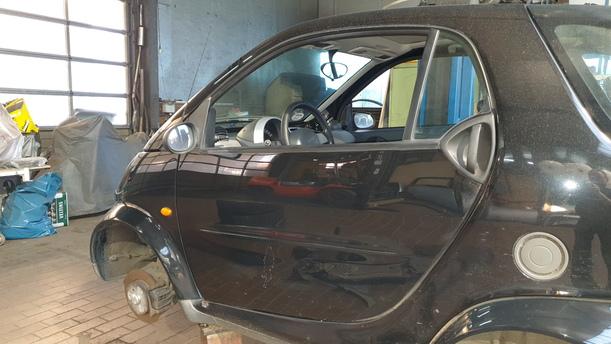 Foto: TÜR LINKS eines Smart smart cdi