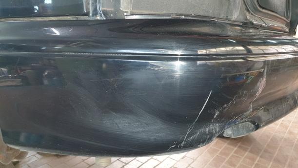 Foto: STOSSFÄNGER / STOßSTANGE HINTEN eines Volvo C70 2.5T