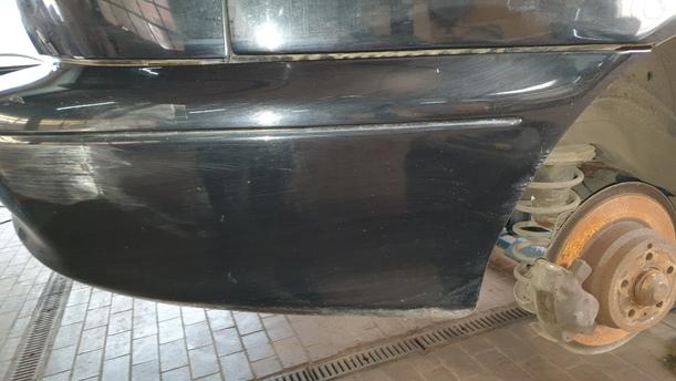 Foto: STOSSFÄNGER / STOßSTANGE HINTEN eines Volvo C70 2.5T