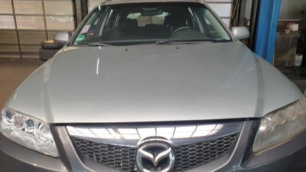 Foto: MOTORHAUBE eines Mazda 6 Sport Kombi 2.0 CD DPF