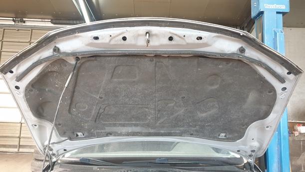 Foto: MOTORHAUBE eines Mazda 6 Sport Kombi 2.0 CD DPF