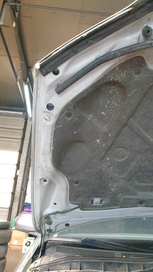 Foto: MOTORHAUBE eines Mazda 6 Sport Kombi 2.0 CD DPF