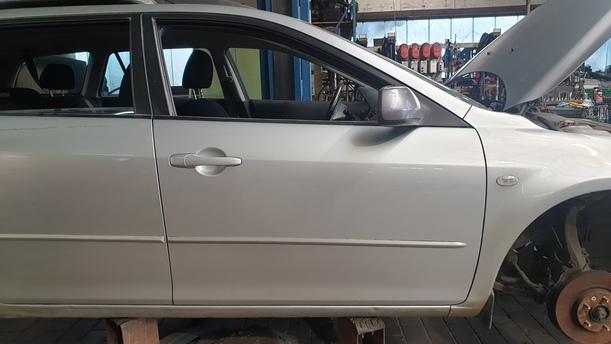 Foto: TÜR VORNE RECHTS eines Mazda 6 Sport Kombi 2.0 CD DPF