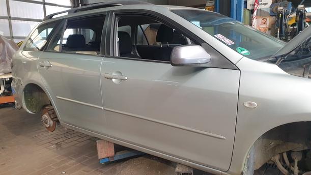 Foto: TÜR VORNE RECHTS eines Mazda 6 Sport Kombi 2.0 CD DPF