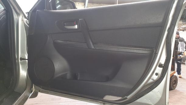 Foto: TÜR VORNE RECHTS eines Mazda 6 Sport Kombi 2.0 CD DPF