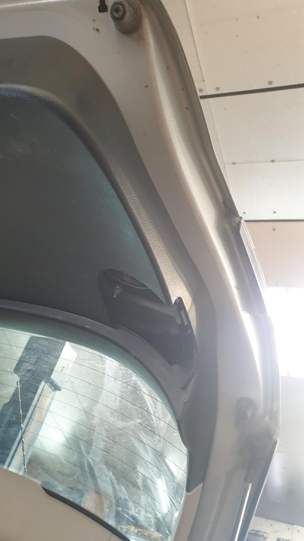 Foto: HECKKLAPPE / HECKDECKEL eines Mazda 6 Sport Kombi 2.0 CD DPF