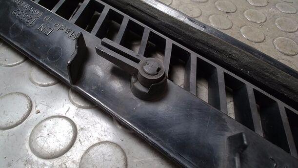 Foto: SERVICEGITTER LINKS eines Smart smart cdi
