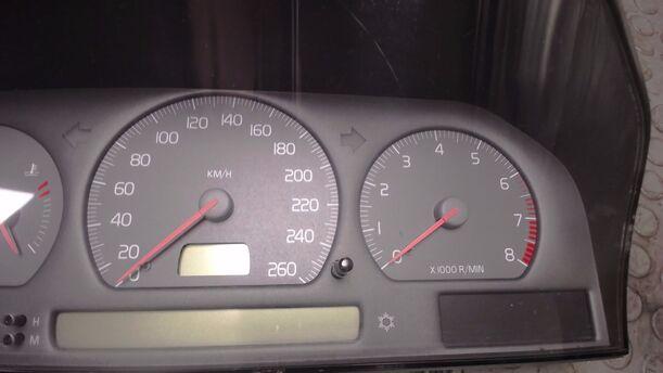 Foto: TACHOEINHEIT eines Volvo C70 2.5T