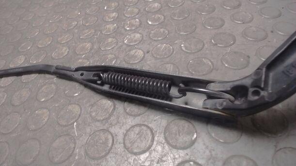 Foto: SCHEIBENWISCHERARME VORNE eines Volvo C70 2.5T