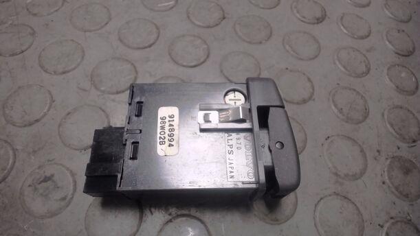 Foto: SCHALTER NEBELSCHLUSSLEUCHTE eines Volvo C70 2.5T