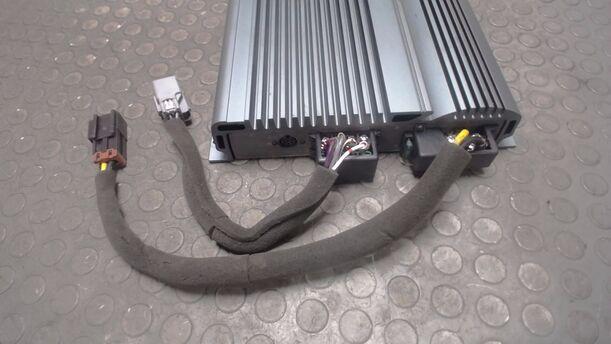 Foto: RADIOVERSTÄRKER / ENDSTUFE eines Volvo C70 2.5T
