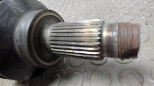 Foto: ANTRIEBSWELLE HINTEN LINKS ( AUTOMATIK ) eines BMW 525d touring