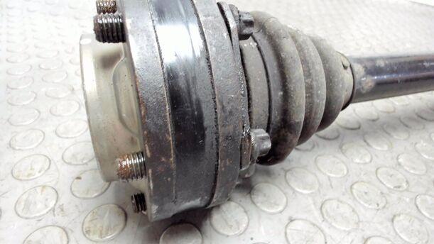Foto: ANTRIEBSWELLE HINTEN LINKS ( AUTOMATIK ) eines BMW 525d touring