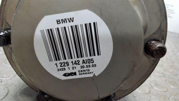 Foto: ANTRIEBSWELLE HINTEN LINKS ( AUTOMATIK ) eines BMW 525d touring