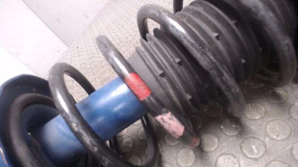 Foto: FEDERBEIN VORN LINKS eines Ford Sierra Turnier GL