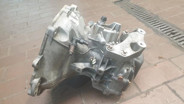 Foto: SCHALTGETRIEBE 5-GANG ( M24 ) eines Opel Corsa 1.4 16V CLX