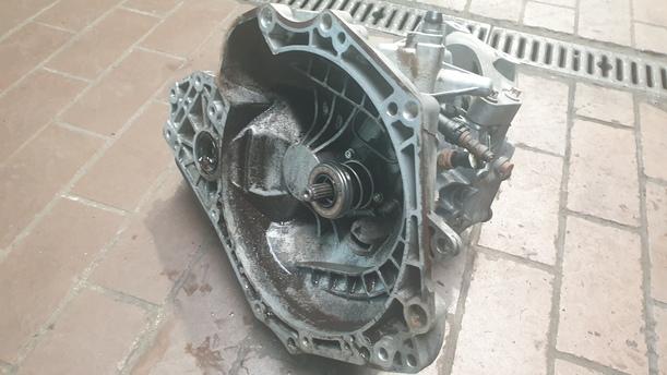 Foto: SCHALTGETRIEBE 5-GANG ( M24 ) eines Opel Corsa 1.4 16V CLX