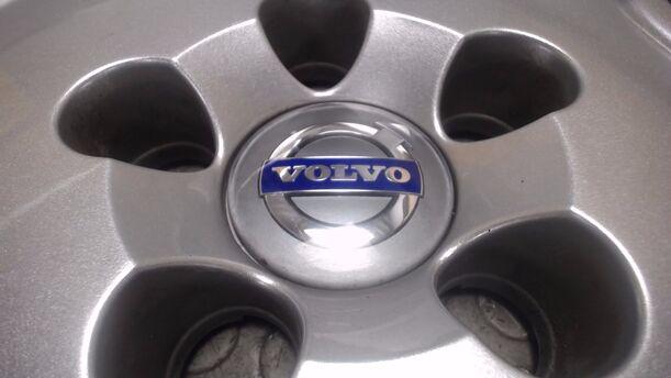 Foto: EINZELRADKAPPE / RADDECKEL eines Volvo C70 2.5T CLX
