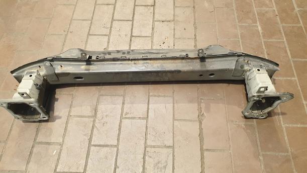 Foto: VERSTÄRKUNG VORNE eines Volvo V50 2.0D DPF CLX