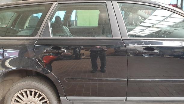 Foto: TÜR HINTEN RECHTS eines Volvo V50 2.0D DPF CLX