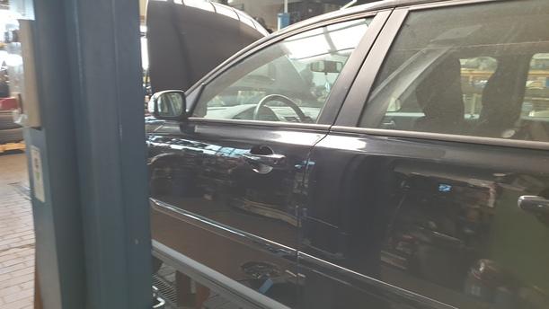 Foto: TÜR VORNE LINKS ( 4/5 TÜRER ) eines Volvo V50 2.0D DPF CLX