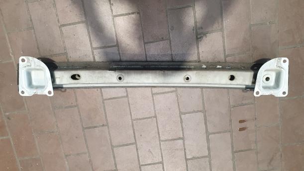 Foto: VERSTÄRKUNG HINTEN eines Volvo V50 2.0D DPF CLX